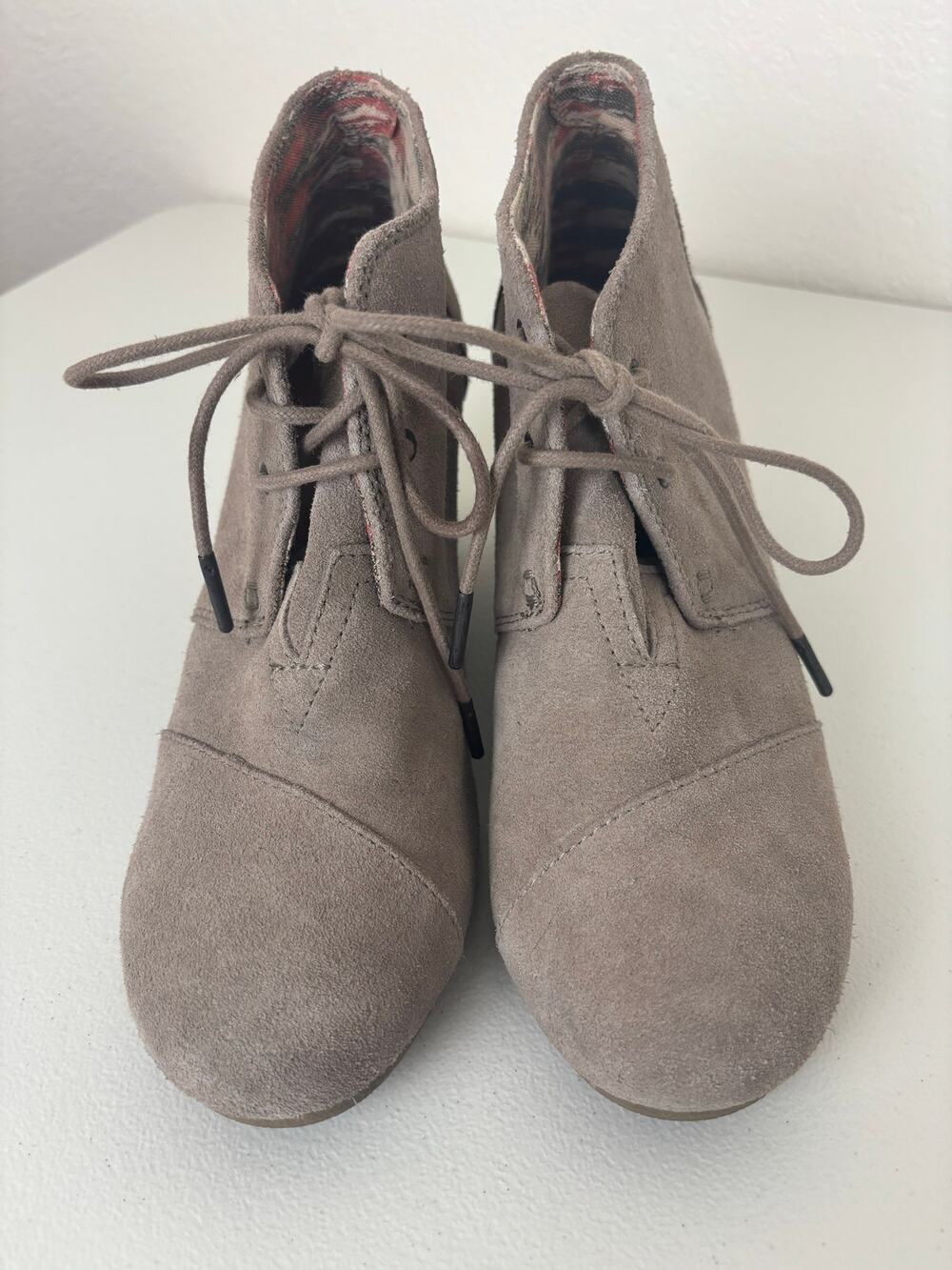 Tom’s Taupe Suede Leather Desert Wedge Ankle Boots Size 9.5 - Picture 1 of 10